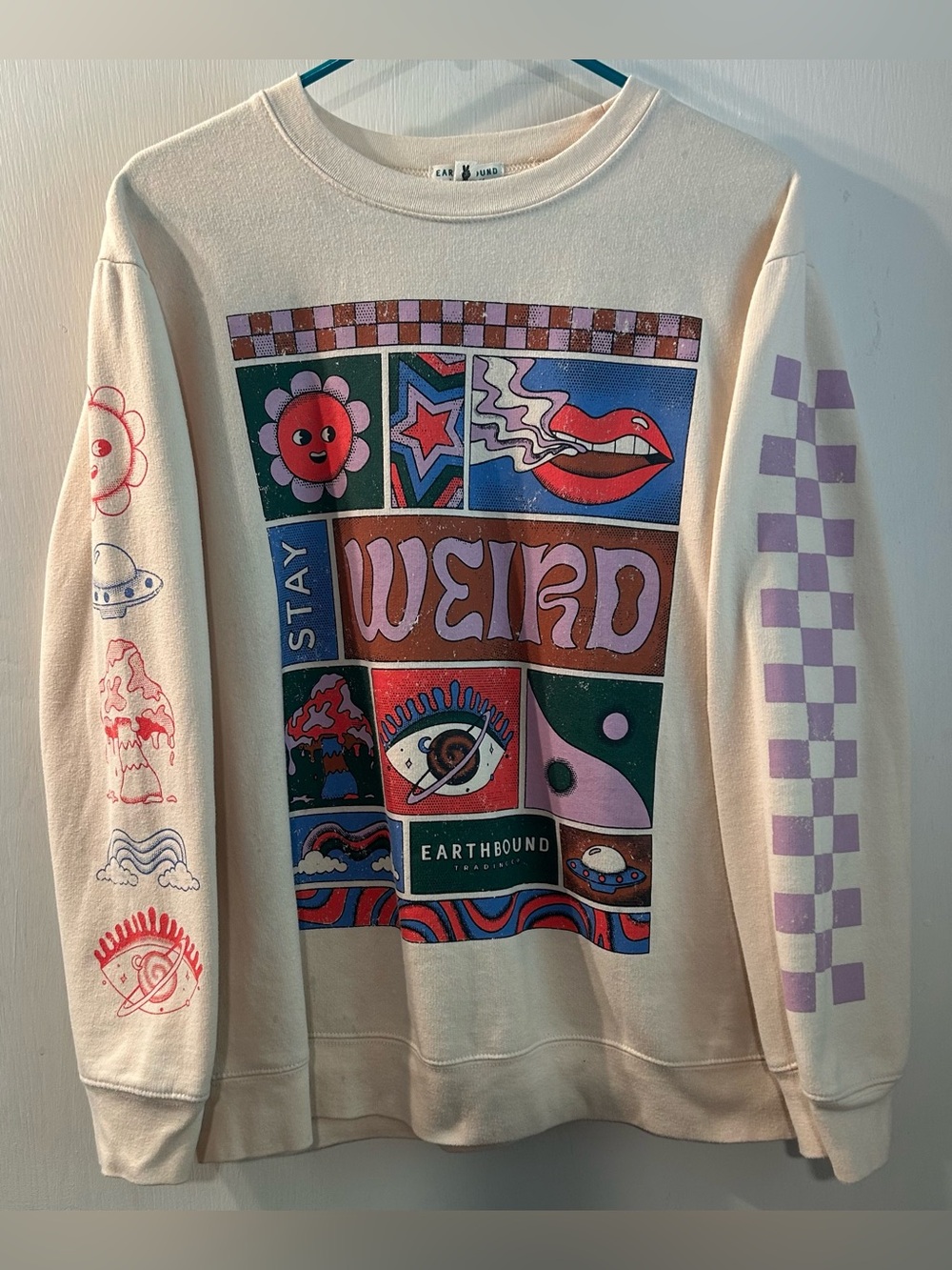 Earthbound Men’s Cream Graphic 'Stay Weird' Sweatshirt Size S